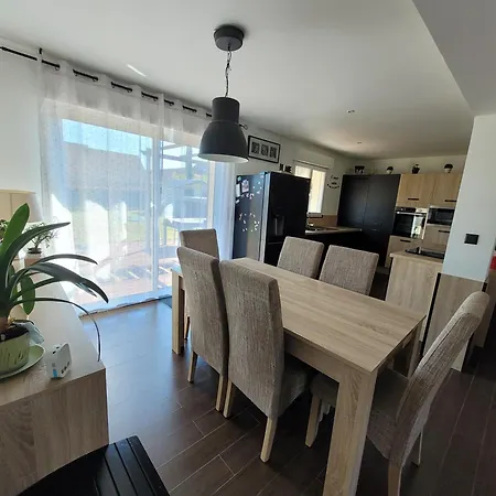 Conforts Climatisees **24 Du Mans** Проживание в семье Ла-Сюз-сюр-Сарт