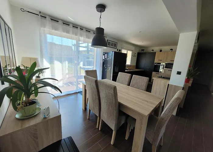 Conforts Climatisees **24 Du Mans** Проживание в семье Ла-Сюз-сюр-Сарт