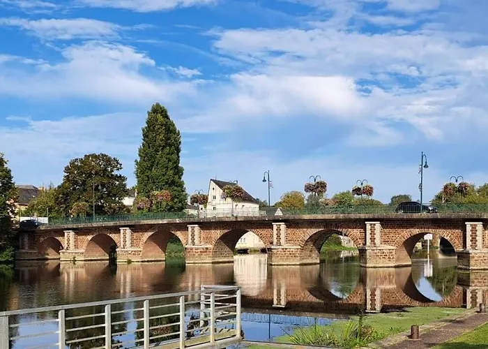 Conforts Climatisees **24 Du Mans** Проживание в семье Ла-Сюз-сюр-Сарт